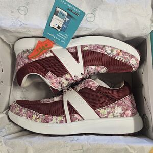 Traq by Alegra Lace Up SMART Walking Shoes Sz 38 Women’s 8 - 8.5 Wine Comfort